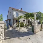 Silvana Apartment Supetar